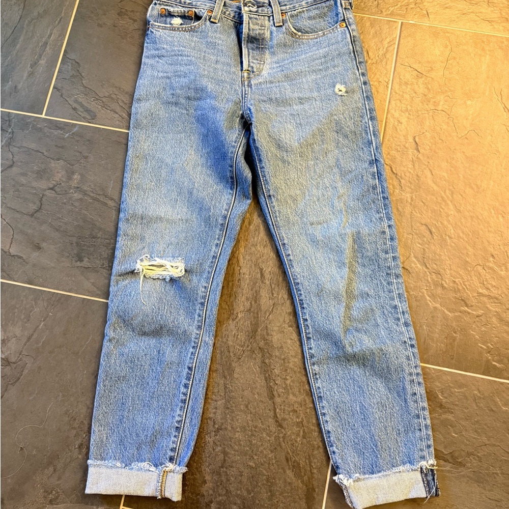 Levi Wedgie 25 Distressed Women's Jeans